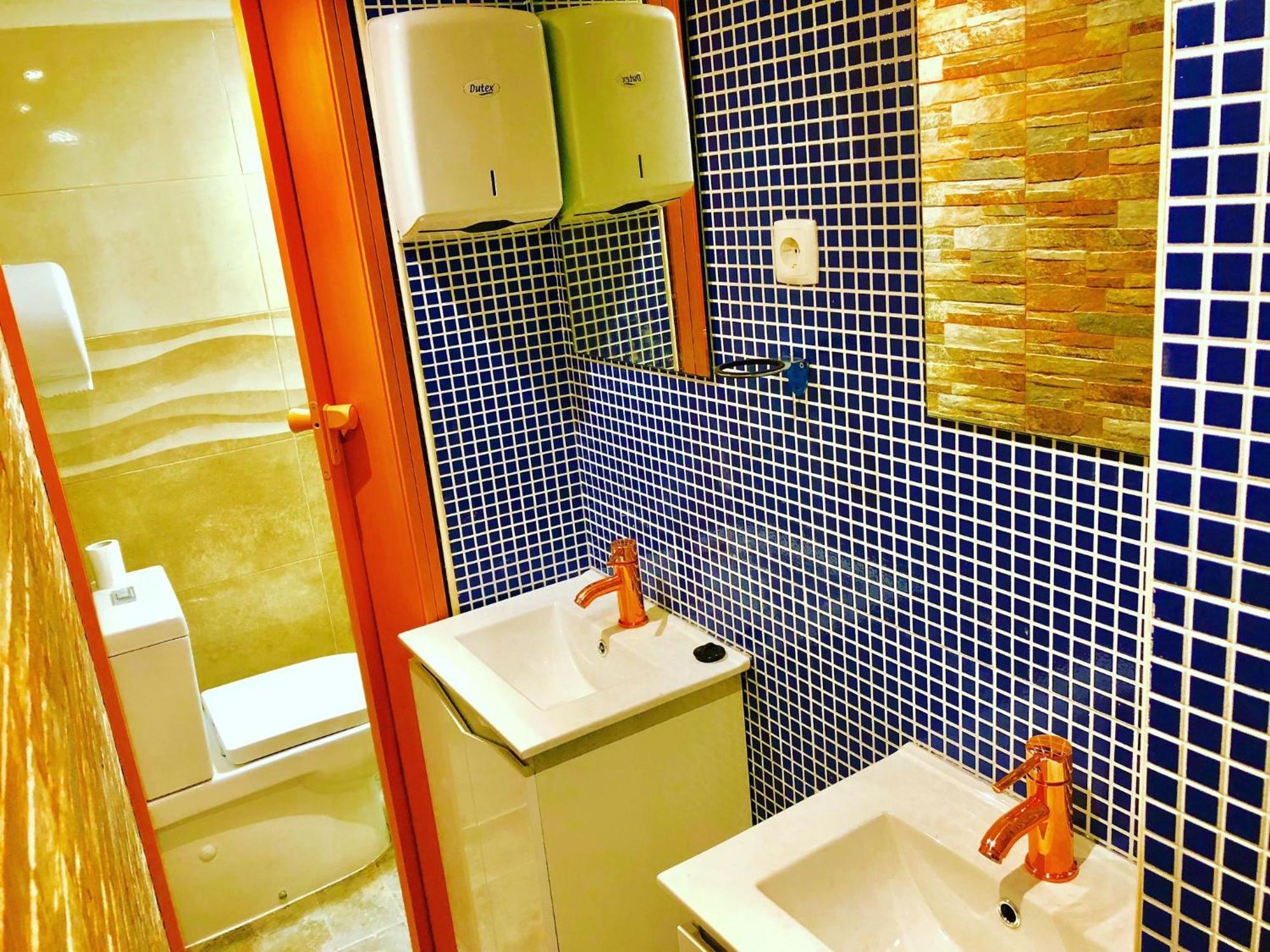 Gasthof 5lisbon Private Bedroom With A View