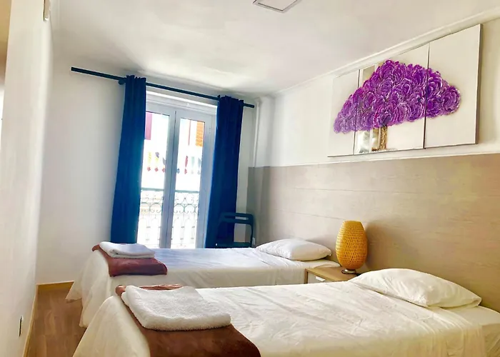 5Lisbon Private Bedroom With A City View